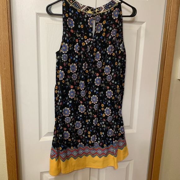 Mini flowy black dress w/ print - Picture 2 of 4